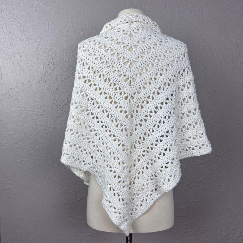 Vintage 80s white handmade crochet knit‎ shawl Cottage core grandma style